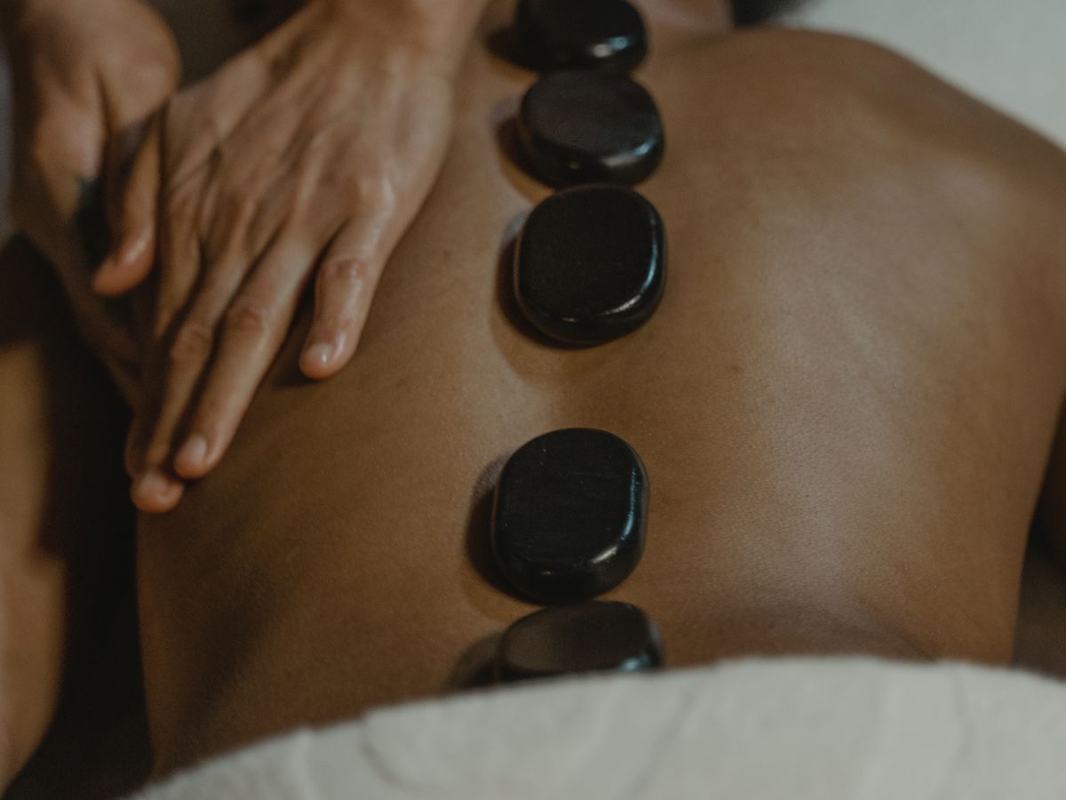 Séance de massage apaisante dans un spa