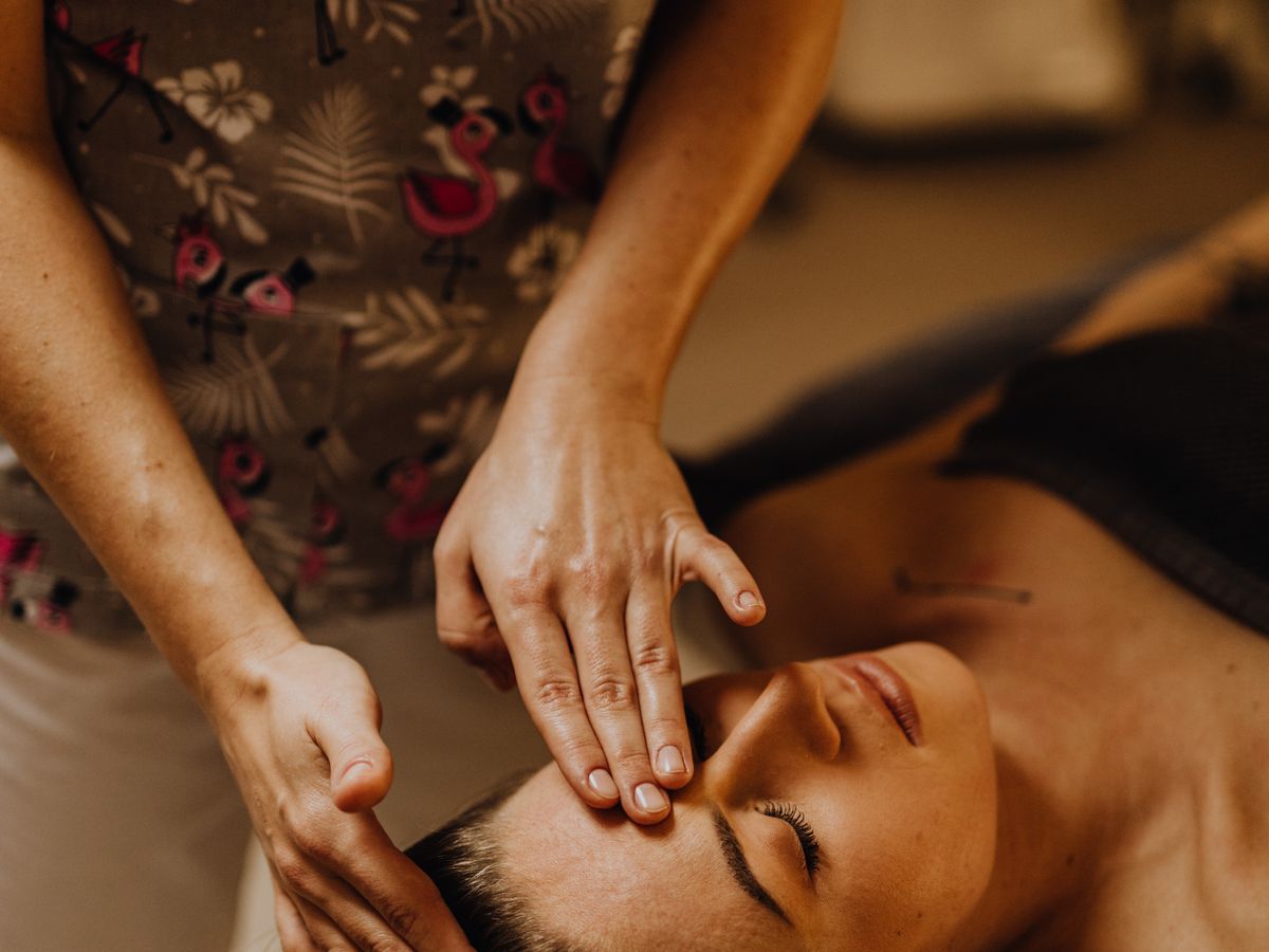 Massage de la tête pour se relaxer